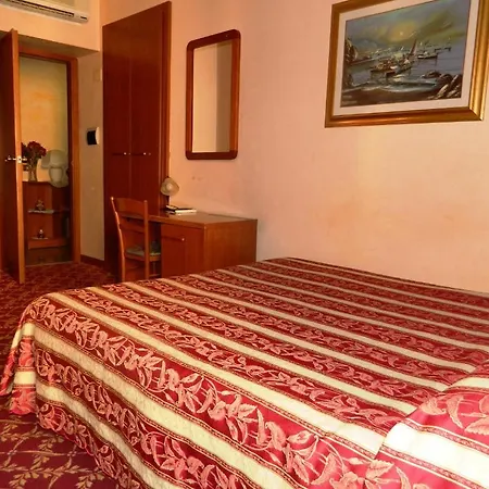 Alojamento de Acomodação e Pequeno-almoço Buonarroti 4*